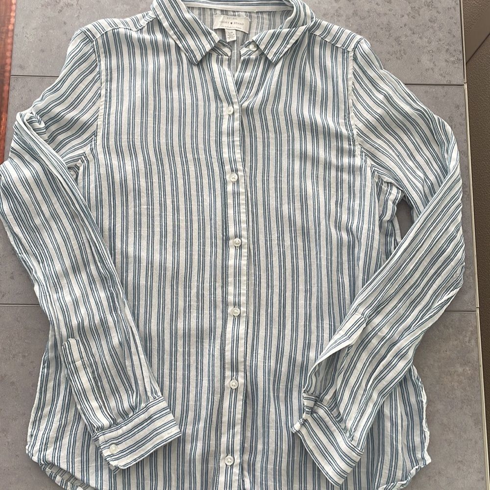 LUCKY BRAND women’s long sleeve button up soft vertical stripe split back size S